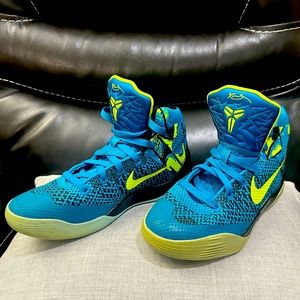 Nike hi top sneakers  (Size 5Y)